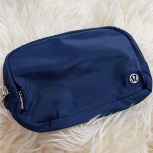 Lululemon Everywhere Belt Bag in navy blue